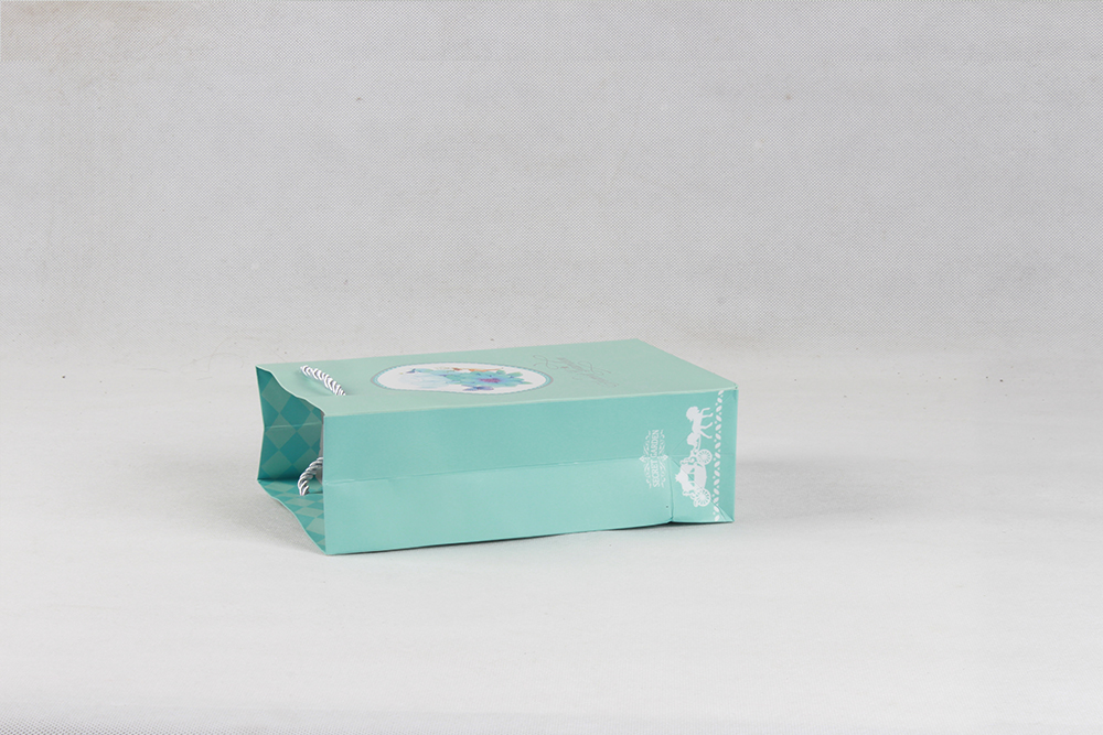 gerden小號(hào)精美化妝品白卡紙袋定制 gerden小號(hào)精美化妝品白卡紙袋定制