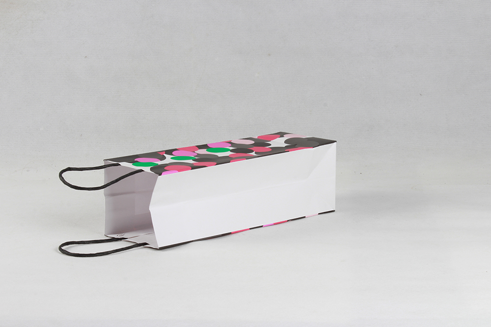 彩色圓點(diǎn)時(shí)尚禮品牛皮紙袋定制 彩色圓點(diǎn)時(shí)尚禮品牛皮紙袋定制