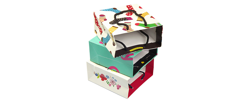 時(shí)尚禮品白卡紙袋定制