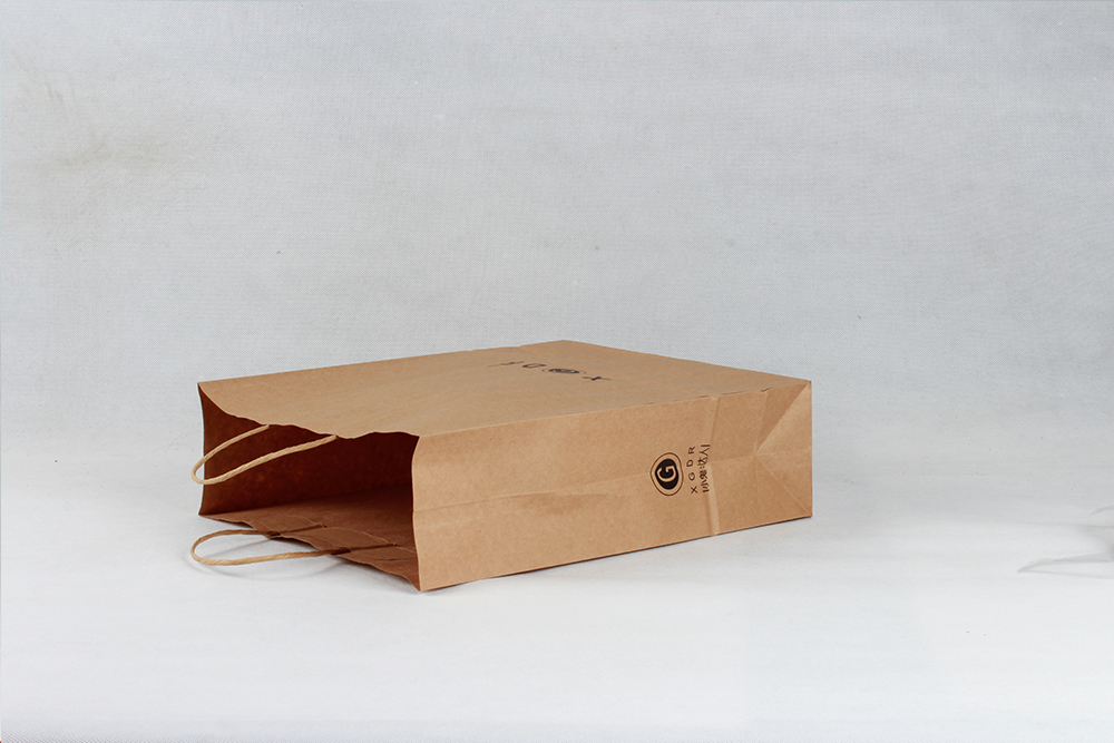 XGDR時(shí)尚服裝牛皮紙袋定制