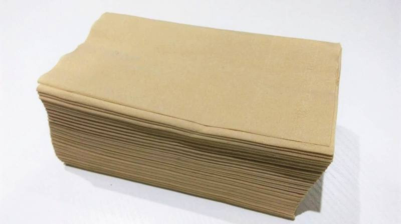 本色紙?jiān)谏钣眉堉挟愜娡黄? alt=