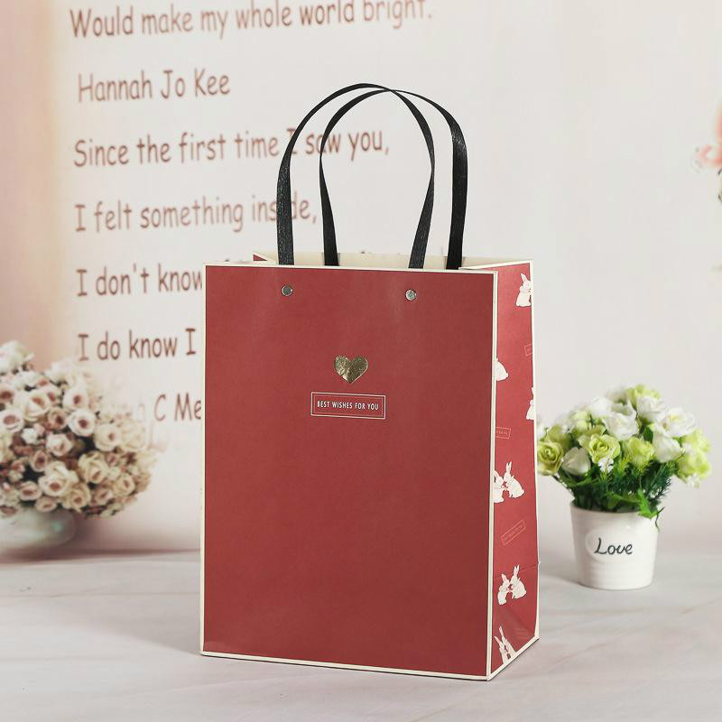 同樣是紙袋，為什么挖孔紙袋不如手提紙袋受歡迎呢？