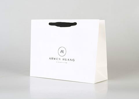 印刷白卡紙袋時(shí)，一定要覆膜嗎？