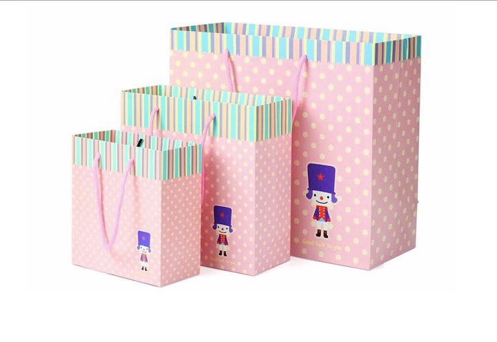 首飾禮品紙袋定制選擇單一化的單銅紙是有原因的 首飾禮品紙袋定制選擇單一化的單銅紙是有原因的