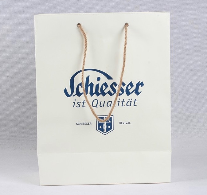 突破傳統(tǒng)服裝紙袋訂制規(guī)格 突破傳統(tǒng)服裝紙袋訂制規(guī)格